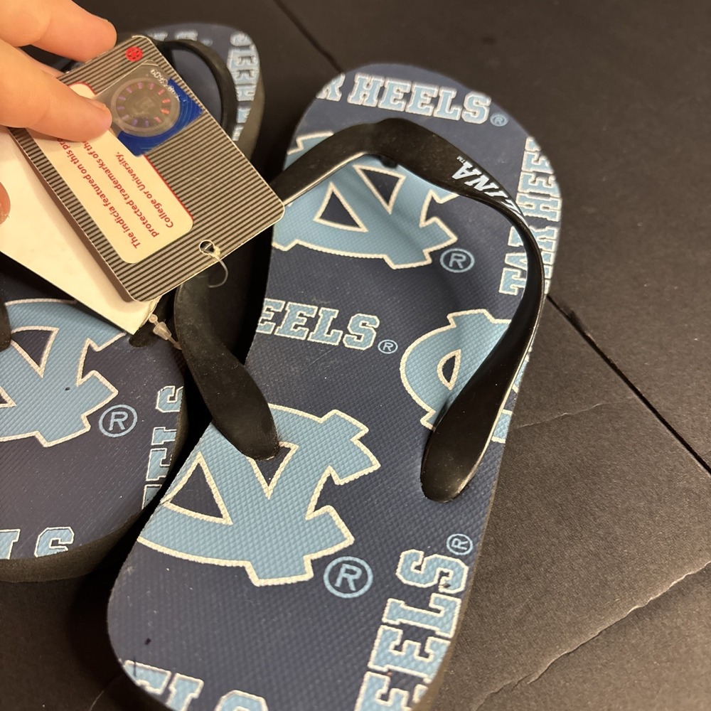 North Carolina Tar Heels Dark Blue Flip Flops size X-small  womens size 5/6 - Picture 4 of 5